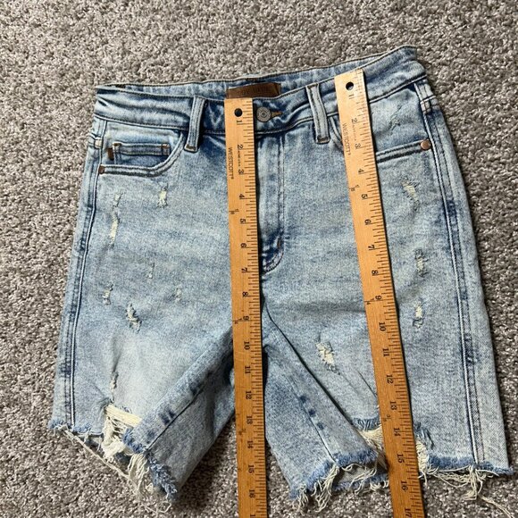 Judy Blue Womens M Distressed Light Wash Denim High-Waisted Shorts Raw Hem - Picture 10 of 10